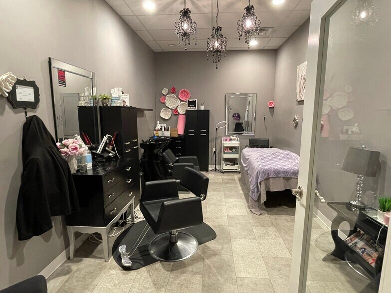 More Photos Of 2018 Maxwell Ave, Evansville Storefront For Sale