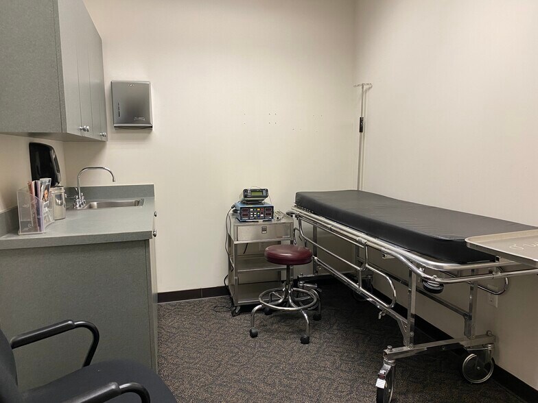 More Photos Of 124 Mcclean Ave, Staten Island Medical For Lease