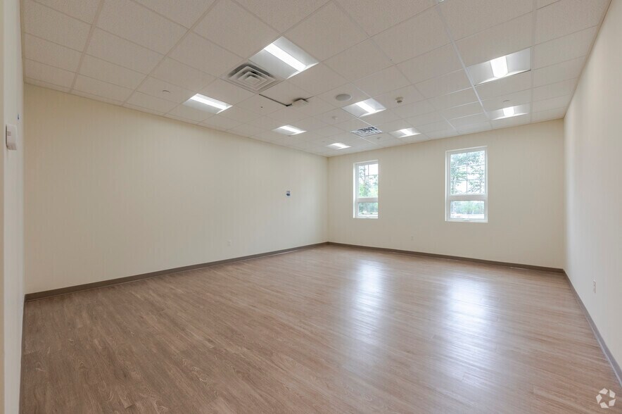More Photos Of 28 Branford Rd, North Branford Medical For Sale