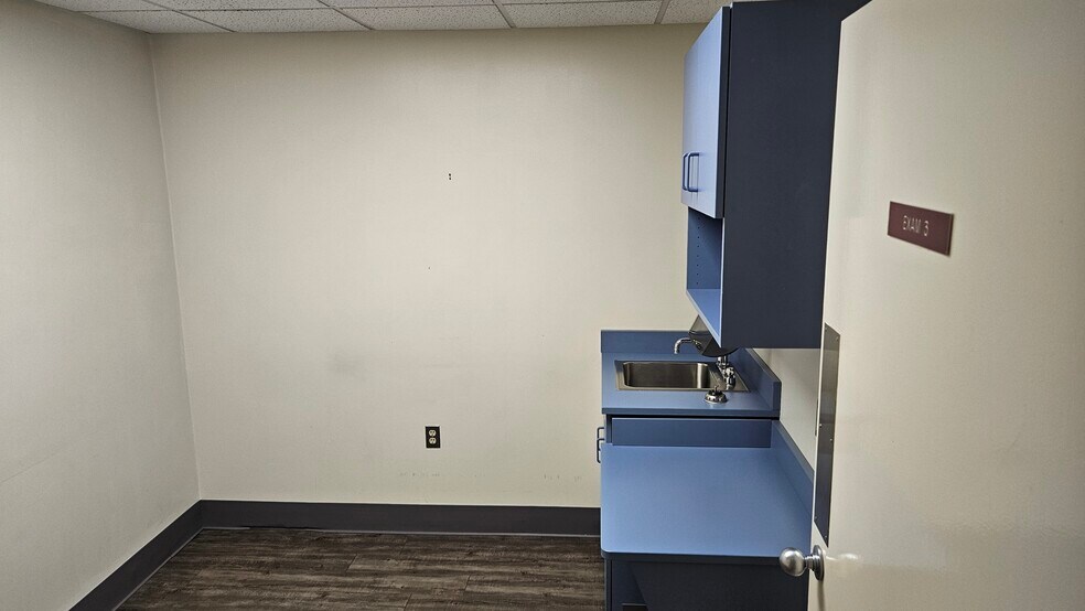 More Photos Of 4 Chateau Ln, Barboursville Medical For Sale