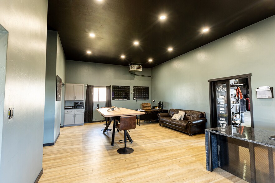 More Photos Of 612 S 9th St, Gunnison Industrial For Sale