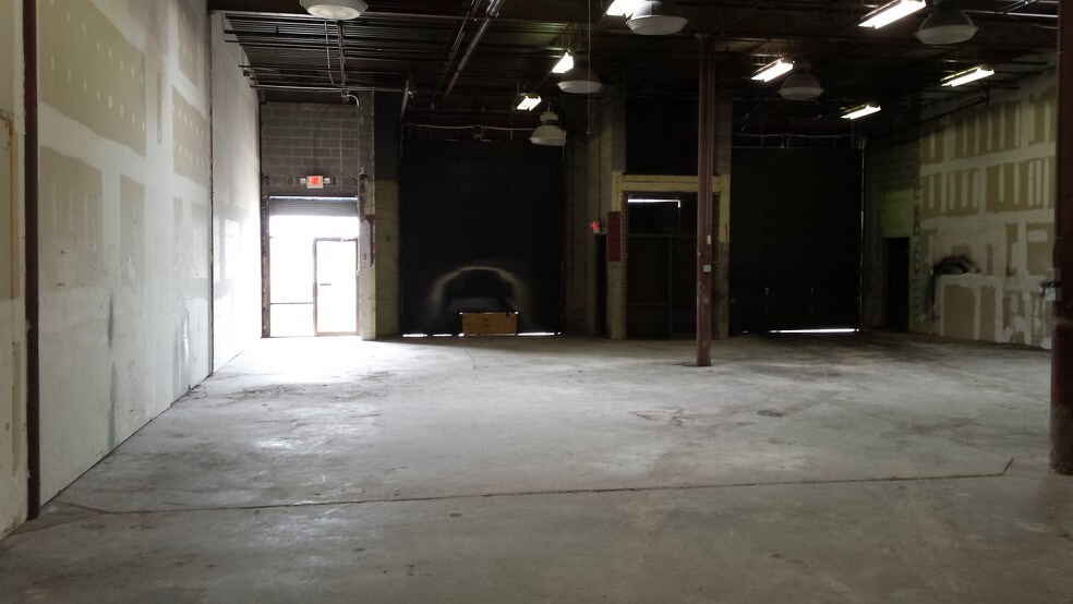 More Photos Of 8000-8032 Fernham Ln, Forestville Warehouse For Lease