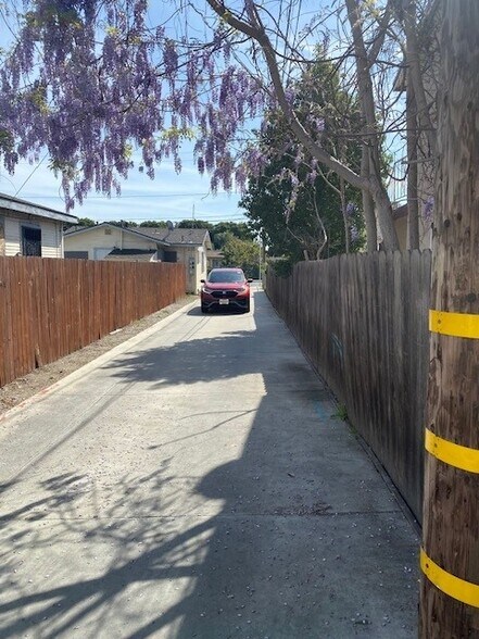 More Photos Of 6633 1/4 Pine Ave, Bell Apartments For Sale