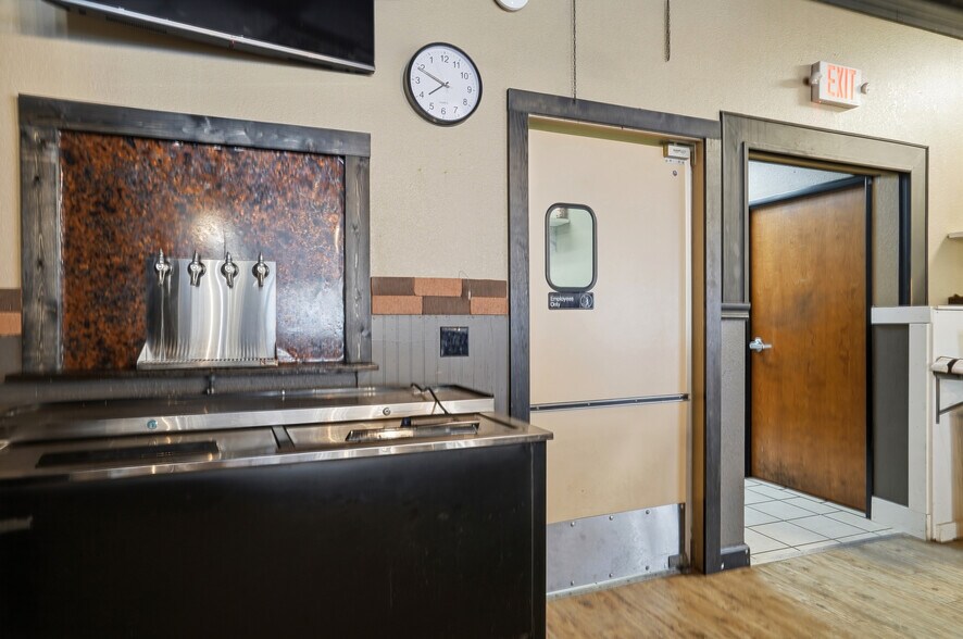 More Photos Of 103 N Allen St, Centralia General Retail For Sale