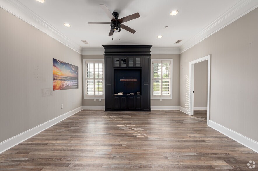 More Photos Of 4913 Summer Oak Dr, Buford Service For Lease