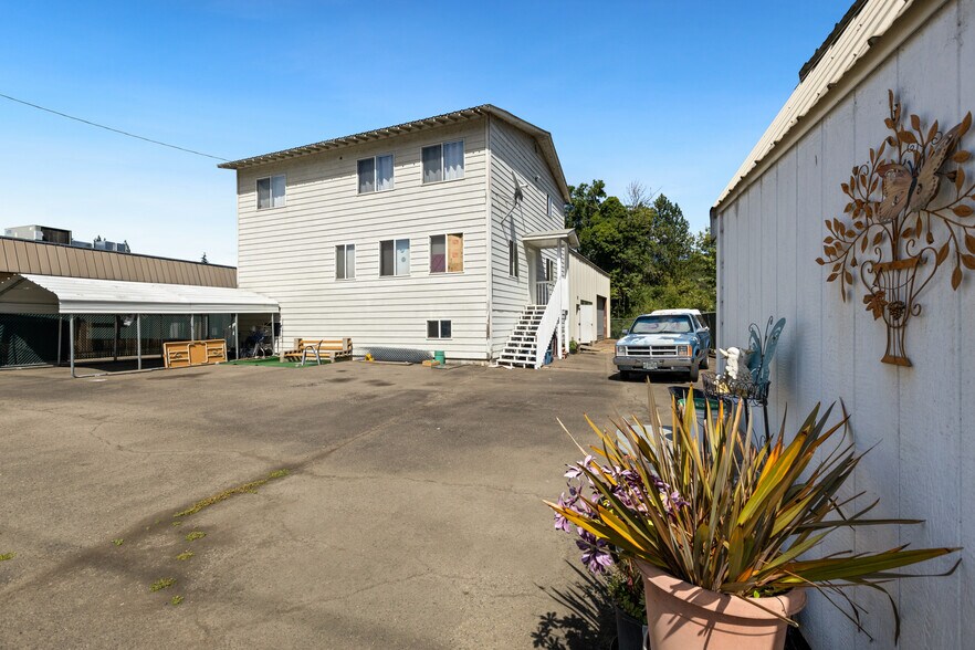 More Photos Of 5565 NE Stephens St, Winchester Auto Repair For Sale