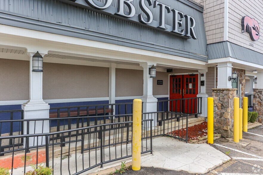 More Photos Of 3515 Mccann Rd, Longview Restaurant For Lease