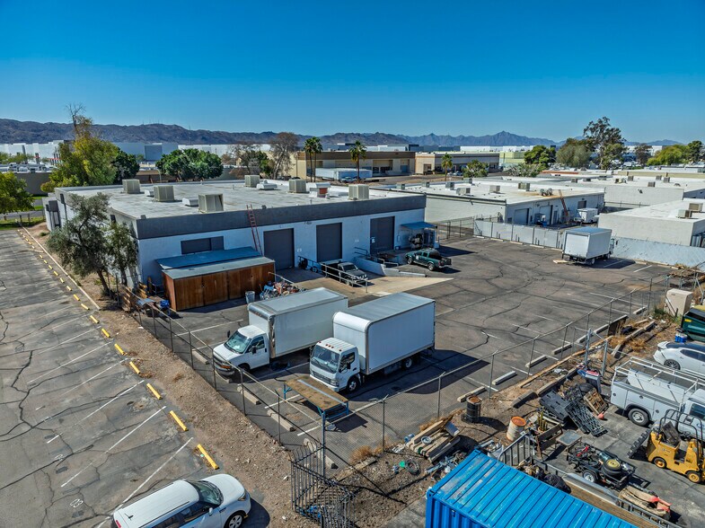 More Photos Of 2326 E Magnolia St, Phoenix Distribution For Lease