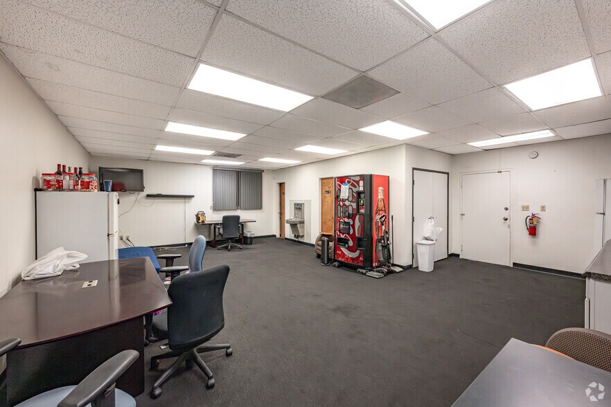 More Photos Of 1247 Brooks St, Ontario Land For Lease