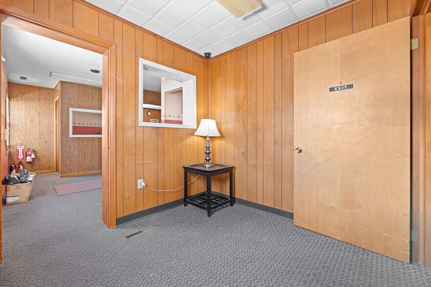 More Photos Of 293 N Ellsworth Ave, Salem Medical For Lease