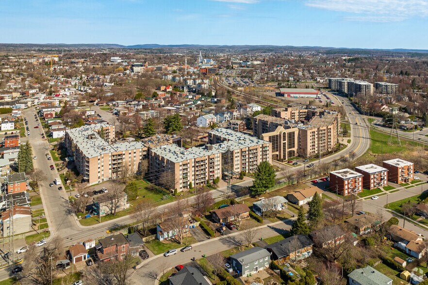 More Photos Of 325 Boul Jean-Baptiste-Rolland E, St-Jérôme Congregate Senior Housing For Lease