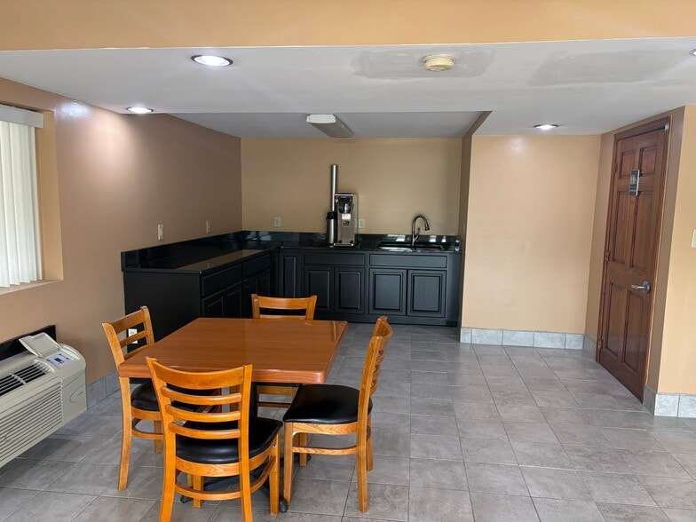 More Photos Of 6009 Harrison Rd, Macon-Bibb Hotel For Sale