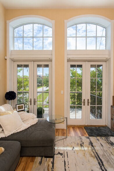 More Photos Of 45 S 9th Ave, Pensacola Office Residential For Sale