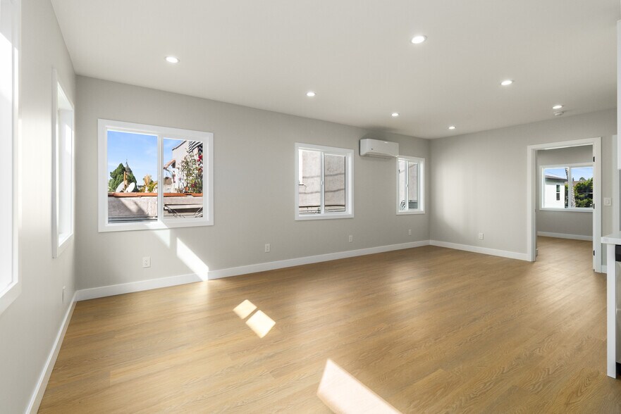 More Photos Of 1827 E 4th St, Long Beach Apartments For Sale