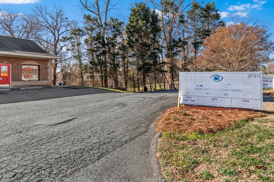 More Photos Of 2910 Reynolda Rd, Winston-Salem Office For Sale