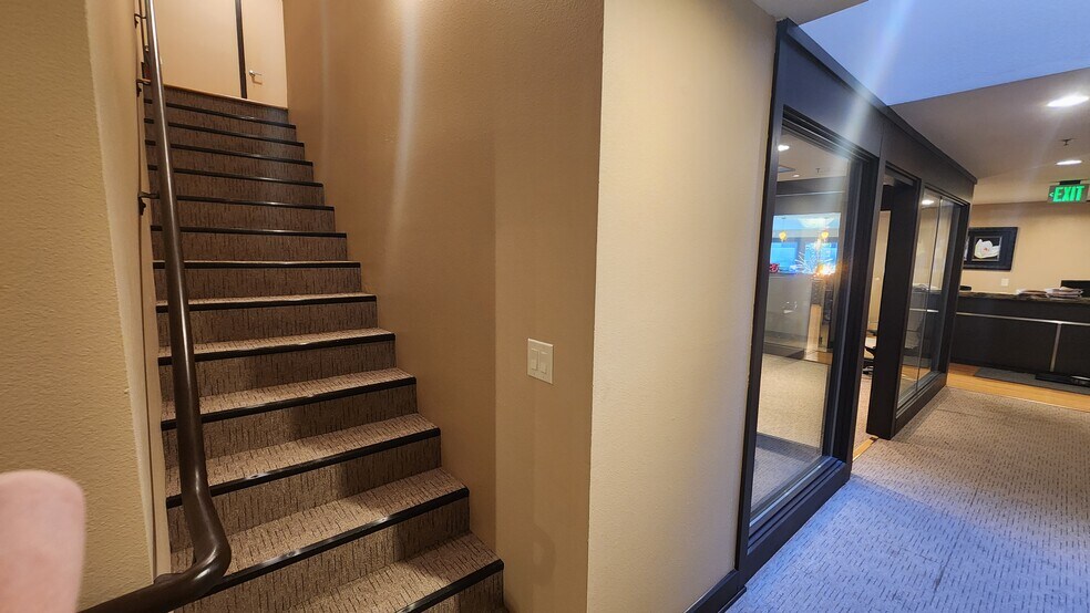 More Photos Of 4309 SW Oakridge Rd, Lake Oswego Medical For Sale