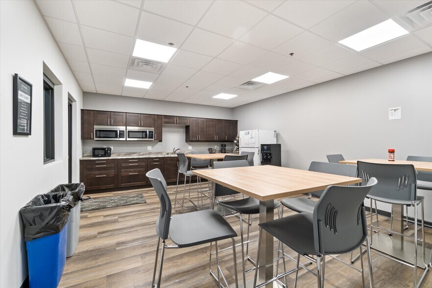 More Photos Of 2101 O'Neil Rd, Hudson Warehouse For Lease