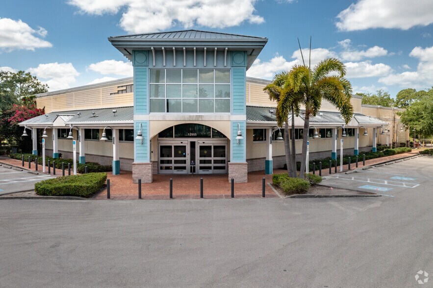 More Photos Of 12955 Collier Blvd, Naples Drugstore For Lease