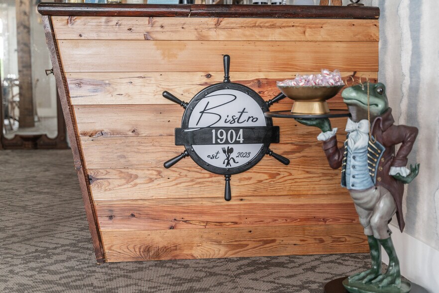 More Photos Of 738 E Main St, Belhaven Hotel For Sale