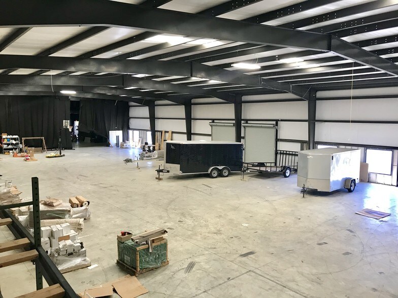 More Photos Of 230 Industrial Park Rd, Baldwin Warehouse For Lease