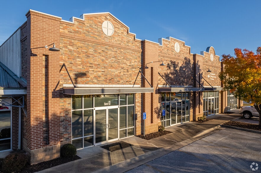 Primary Photo Of 1641 W 15th St, Fayetteville Storefront For Lease