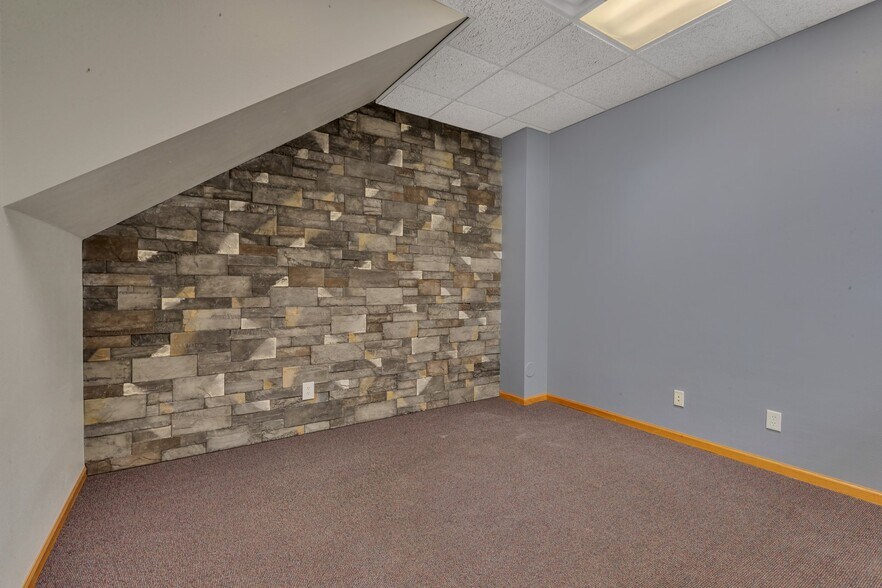 More Photos Of 15 6th Ave N, Saint Cloud Office Residential For Lease