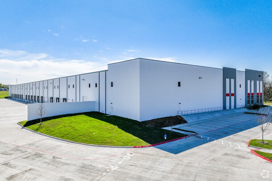 More Photos Of 580 McIntyre Rd, McKinney Warehouse For Lease