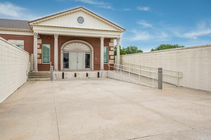 More Photos Of 8101 SW 34th, Amarillo Office For Lease