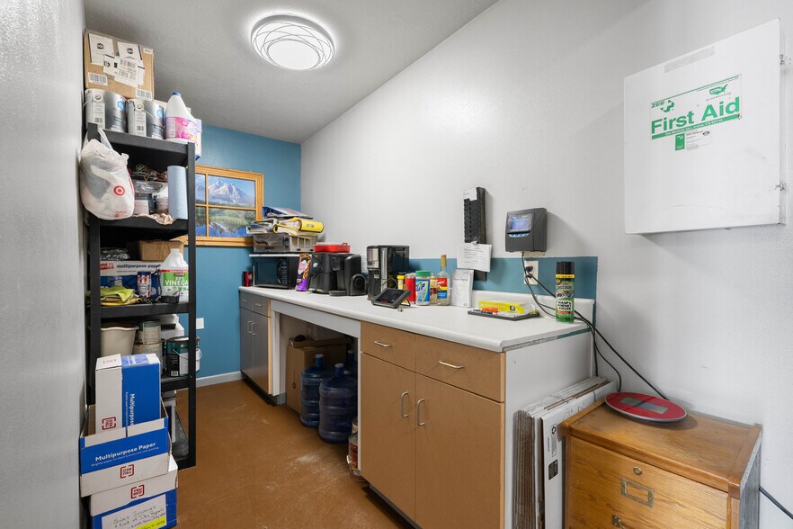 More Photos Of 402 N Pyfer St, Whitehall Office For Sale
