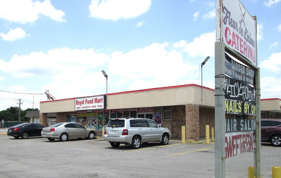 More Photos Of 1530 KenForest, Missouri City Storefront For Lease