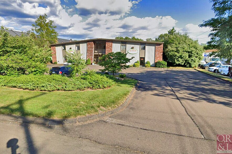 More Photos Of 1 Corporate Dr, North Haven Warehouse For Lease