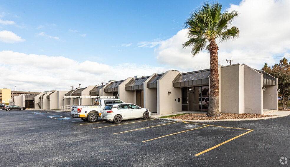More Photos Of 8800-8844 Tradeway St, San Antonio Showroom For Lease