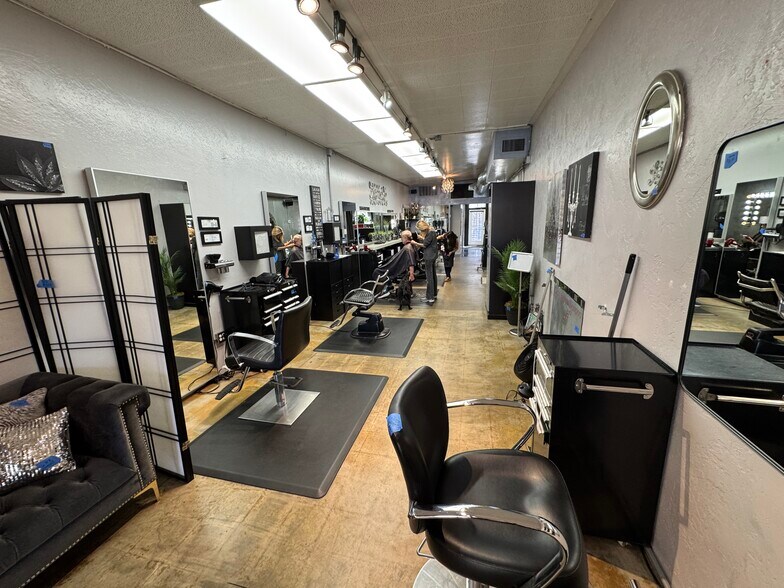 More Photos Of 7441-7445 Girard Ave, La Jolla Storefront Retail Office For Lease