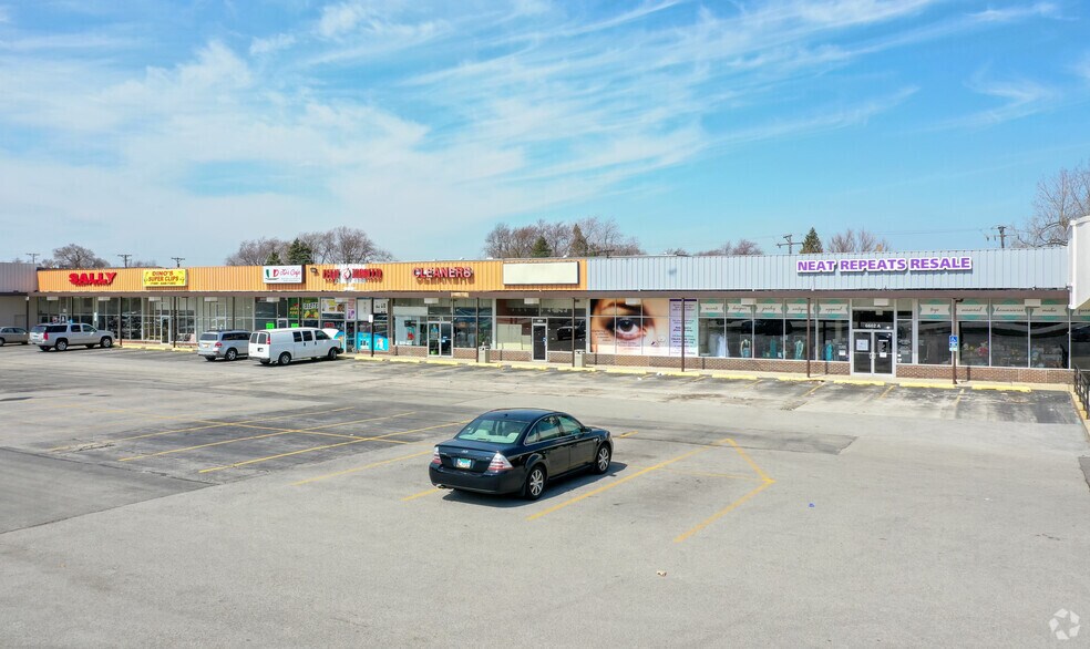 More Photos Of 6602-6620 W 111th St, Worth Unknown For Lease