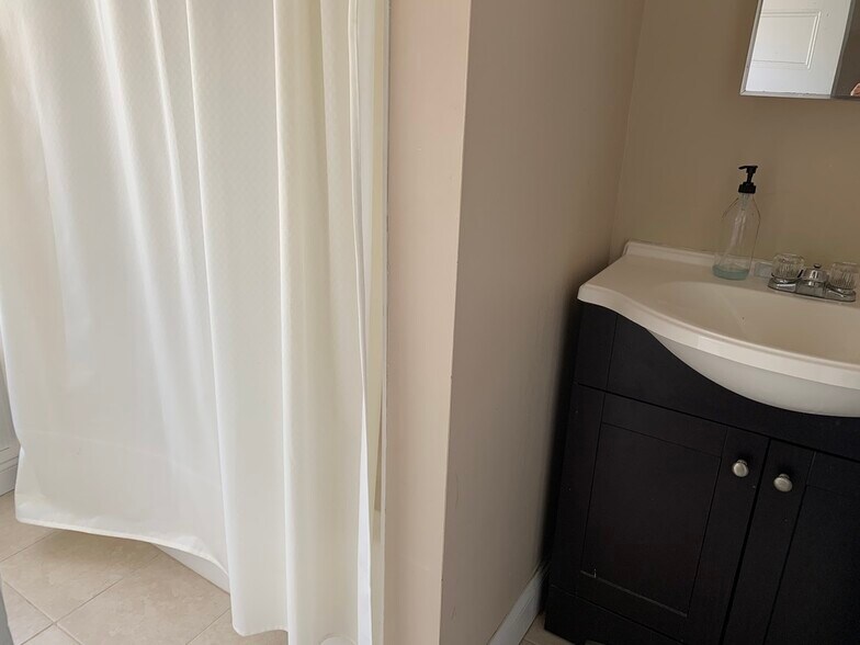 More Photos Of 253 Sea Cliff Ave, Sea Cliff Storefront Retail Residential For Sale