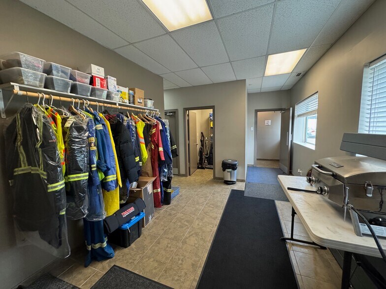 More Photos Of 4929 74th Ave NW, Edmonton Flex For Lease