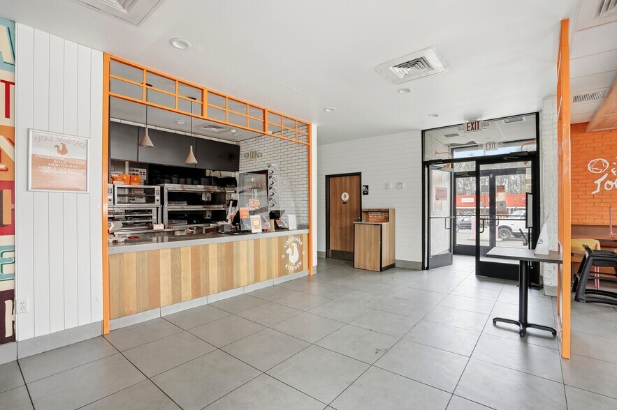 More Photos Of 6107 The Plaza, Charlotte Freestanding For Lease