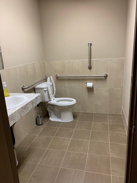 More Photos Of 3710 Grandview St, Gig Harbor Office For Sale