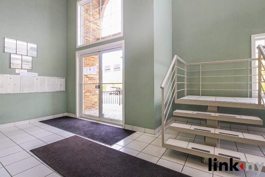 More Photos Of 545-547 Saw Mill River Rd, Ardsley Medical For Lease