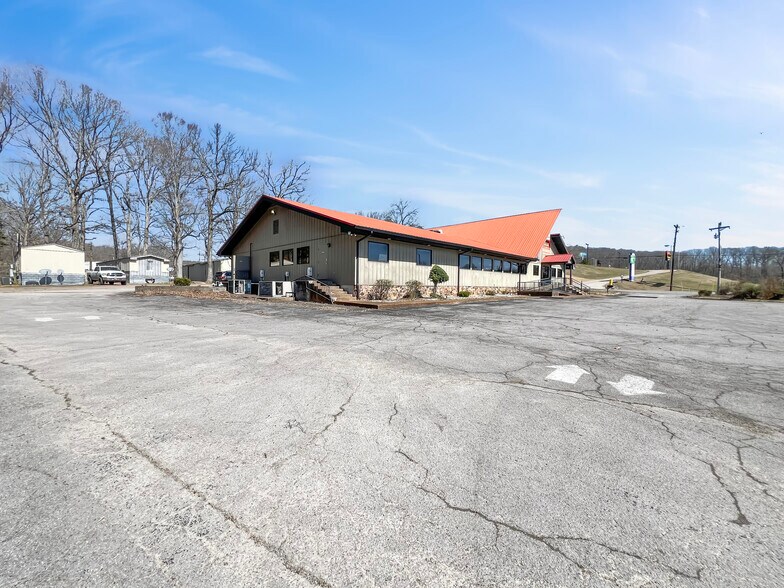 More Photos Of 15371 Highway 13 S, Hurricane Mills Restaurant For Lease