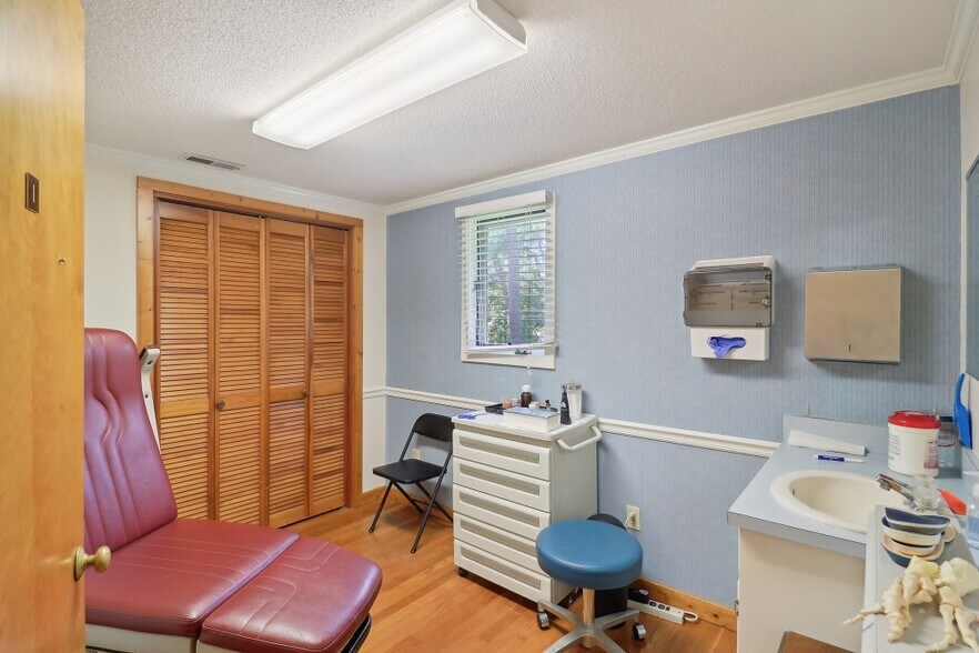 More Photos Of 1007 Carthage St, Sanford Medical For Lease