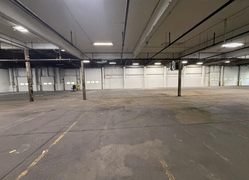 More Photos Of 2505 Thornwood St SW, Wyoming Manufacturing For Sale