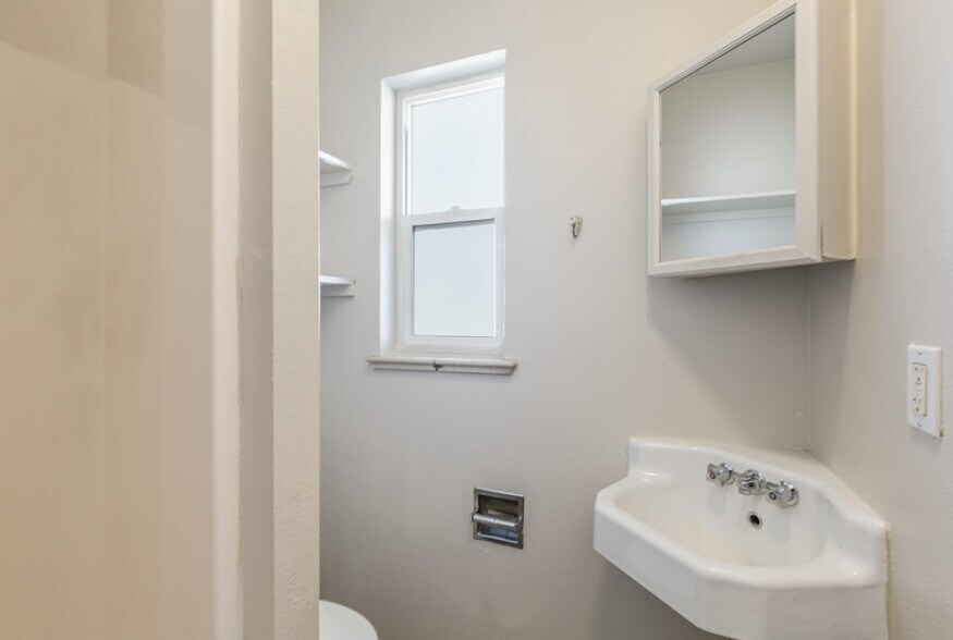 More Photos Of 901 Jasmine St, Denver Apartments For Sale