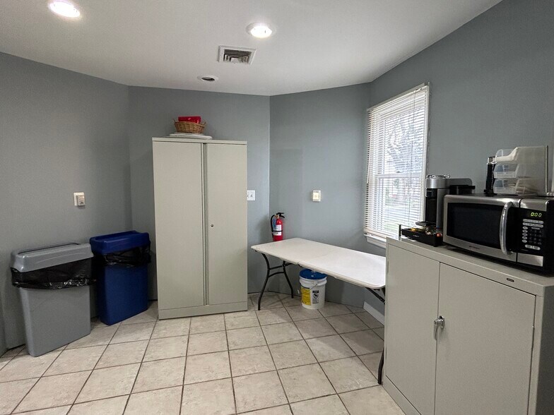 More Photos Of 847 King George Rd, Fords Office For Sale