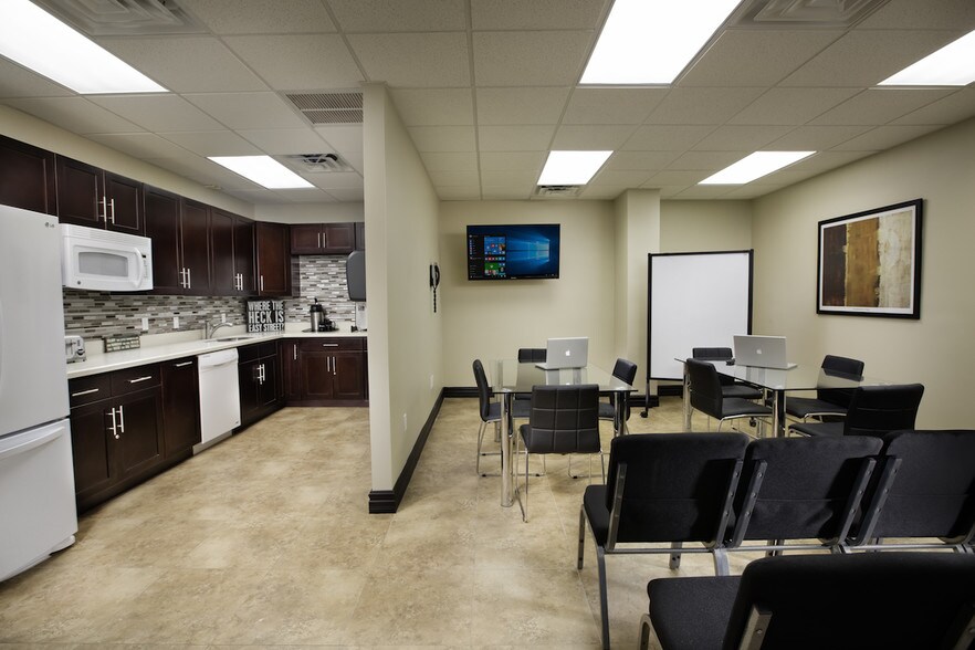 More Photos Of 10101-10121 W Sample Rd, Coral Springs Unknown For Lease