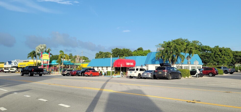 Primary Photo Of 81901 Overseas Hwy, Islamorada Restaurant For Sale