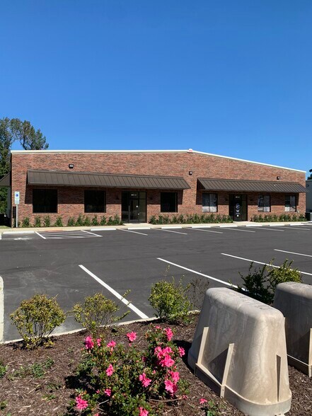 More Photos Of 3217 Pennington Drive, Wilmington Flex For Lease