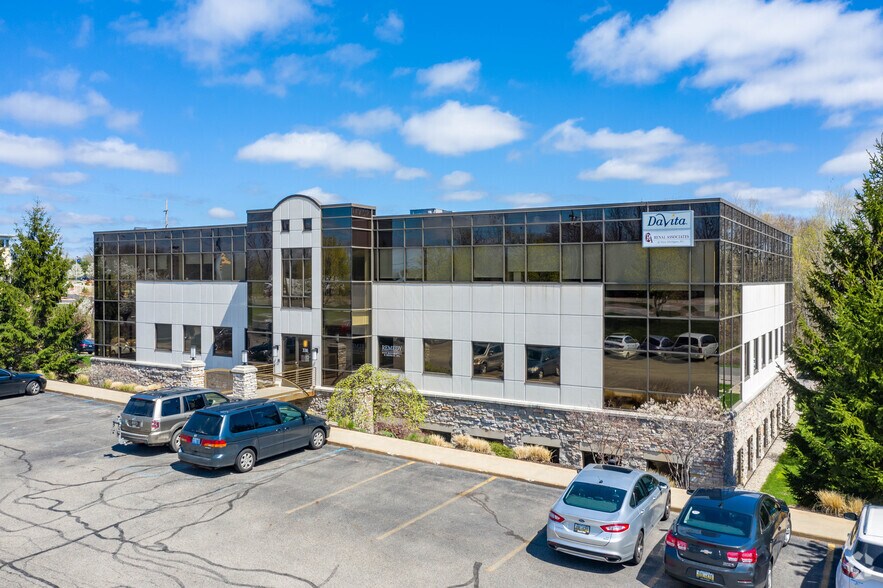 Primary Photo Of 330 E Beltline Ave, Grand Rapids Medical For Lease