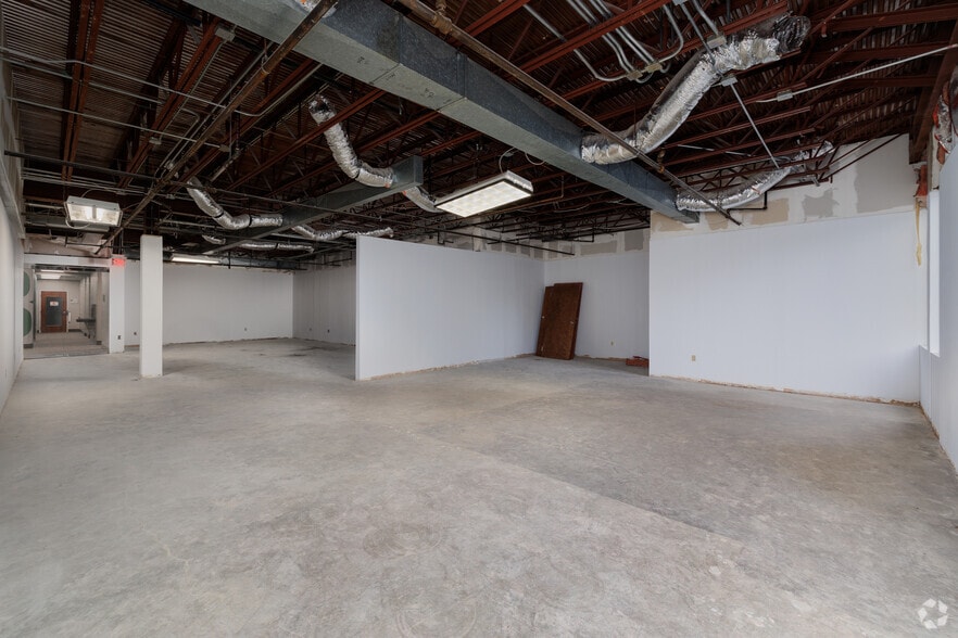 More Photos Of 8002 Discovery Dr, Richmond Medical For Lease