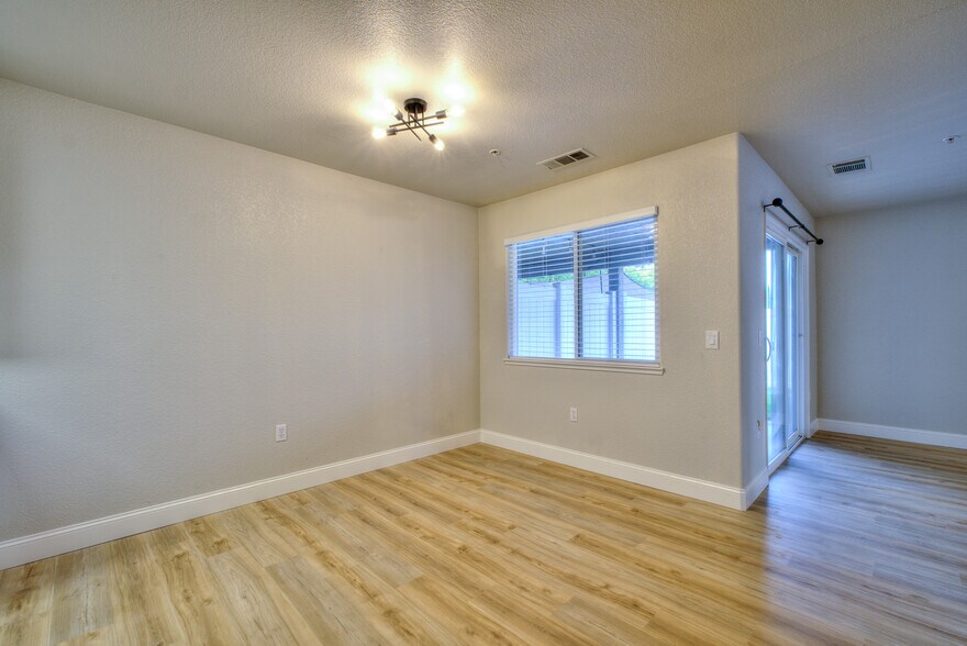 More Photos Of 1080 E Monte Vista Ave, Turlock Apartments For Sale